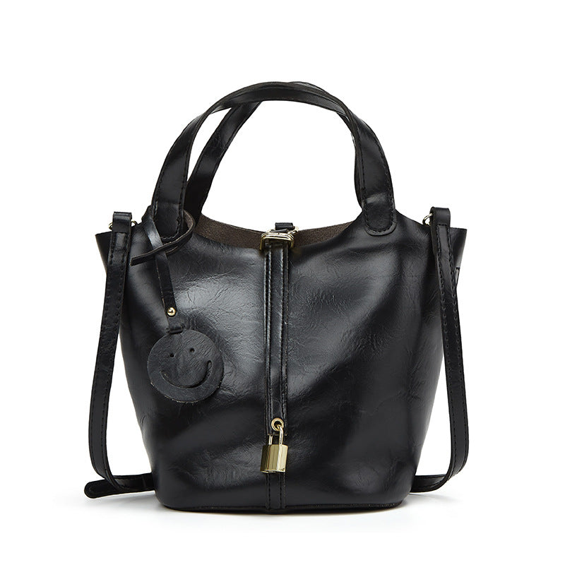 Damen Hobo-Tasche mit elegantem Design und zeitgemäßen Details Nord Taschen