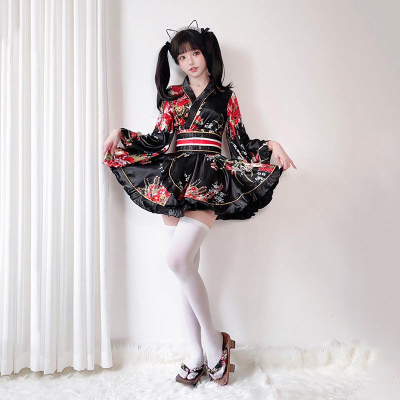 Damen Kimono Kleid mit einem verspielten Schnitt und floralen Akzenten Nord Taschen