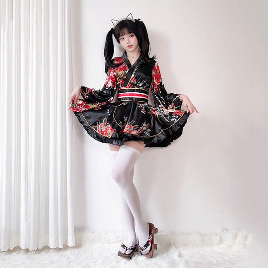 Damen Kimono Kleid mit einem verspielten Schnitt und floralen Akzenten Nord Taschen