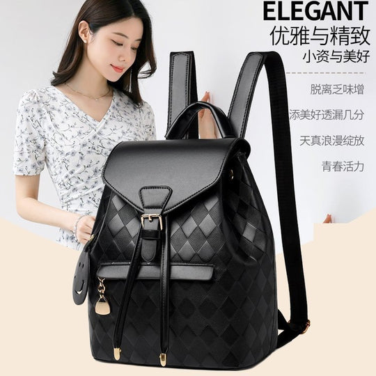 Damen modischer Rucksack mit geflochtenem Design und charmantem Anhänger Nord Taschen