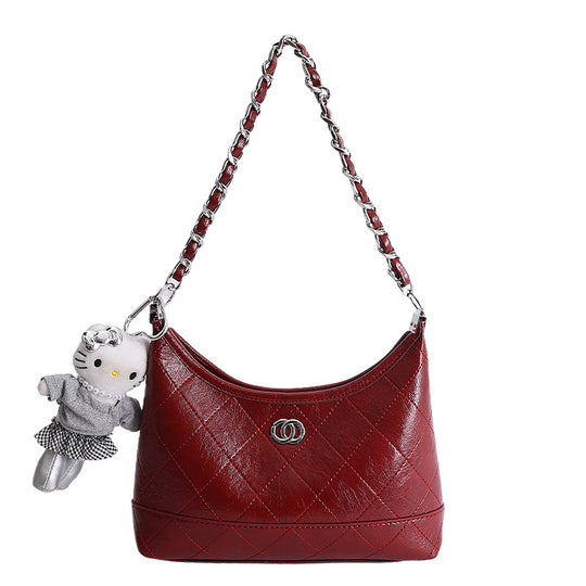 Damen modische Schultertasche mit elegantem Kettenriemen und verspieltem Anhänger Nord Taschen