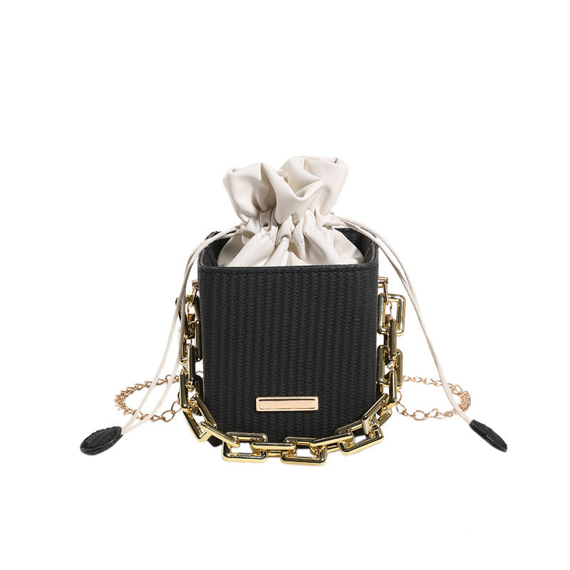 Damen Mini-Handtasche mit einzigartiger Kettenverzierung und klassischem Kordelzug Nord Taschen