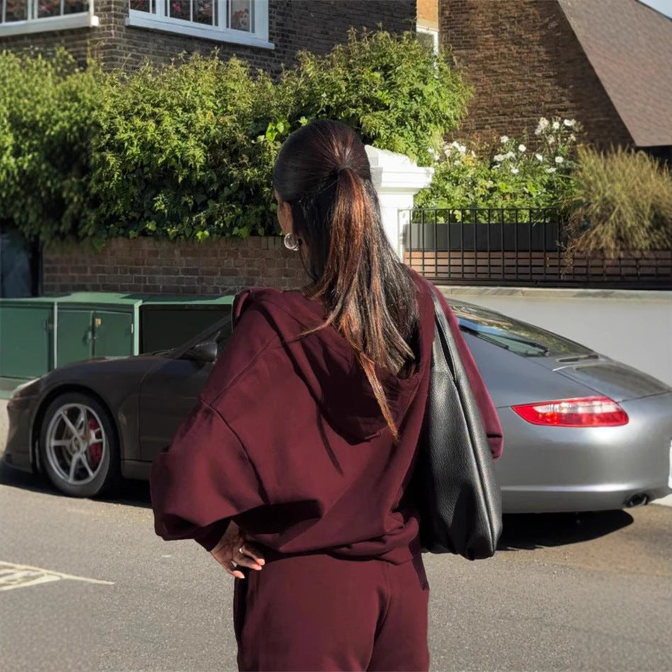 Damen gekürztes Kapuzen-Sweatshirt mit Oversize-Ärmeln und high-waist Wide-Leg Freizeithose Nord Taschen