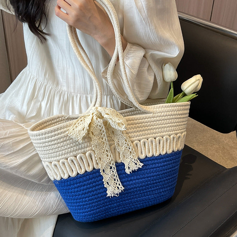 Damen Tragetasche mit elegantem Häkelmuster und verspielten Spitzenakzenten Nord Taschen