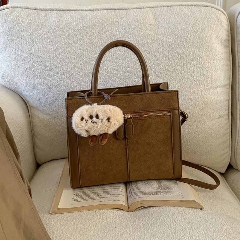 Damen stilvolle Handtasche mit charmantem Schlüsselanhänger Nord Taschen