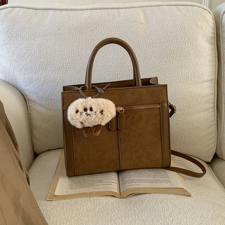 Damen stilvolle Handtasche mit charmantem Schlüsselanhänger Nord Taschen