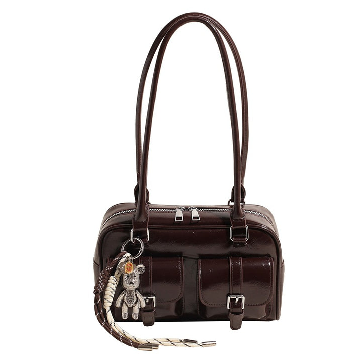 Damen Handtasche im modernen Taschenformat mit charmanten Anhängern | Nord Taschen