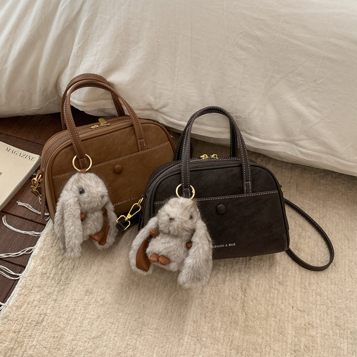 Damen kompakte Handtasche mit verspieltem Tieranhänger Nord Taschen
