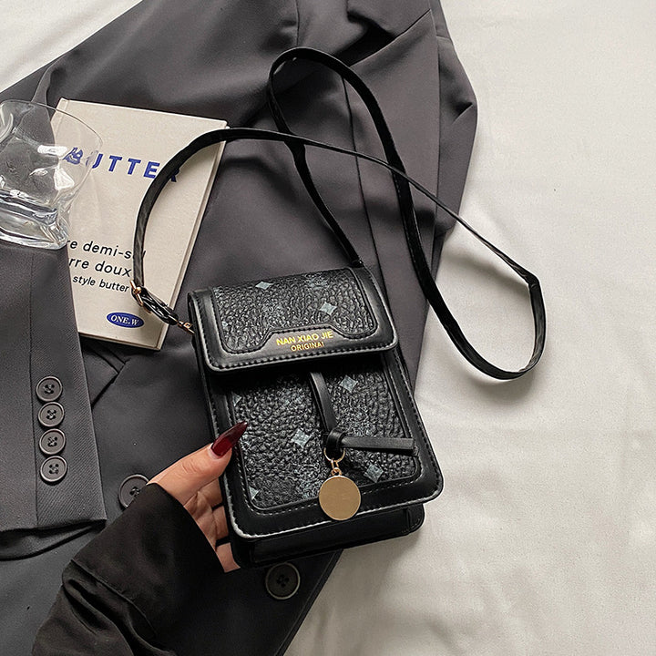 Damen Umhängetasche mit strukturiertem Design und dekorativen Details Nord Taschen