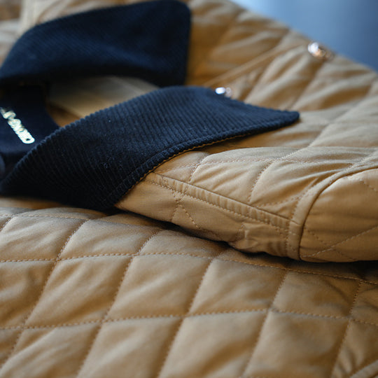 Damen Leichte gesteppte Übergangsjacke mit Cordkragen und Druckknopfleiste Nord Taschen