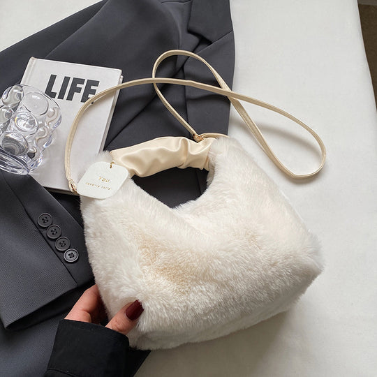 Damen Tasche aus flauschigem Kunstfell mit verstellbarem Schulterriemen Nord Taschen