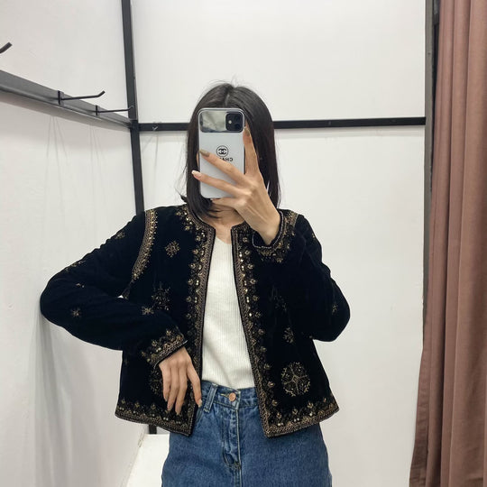 Damen Kurzsametjacke mit filigraner Metallstickerei und Perlenbesatz Nord Taschen