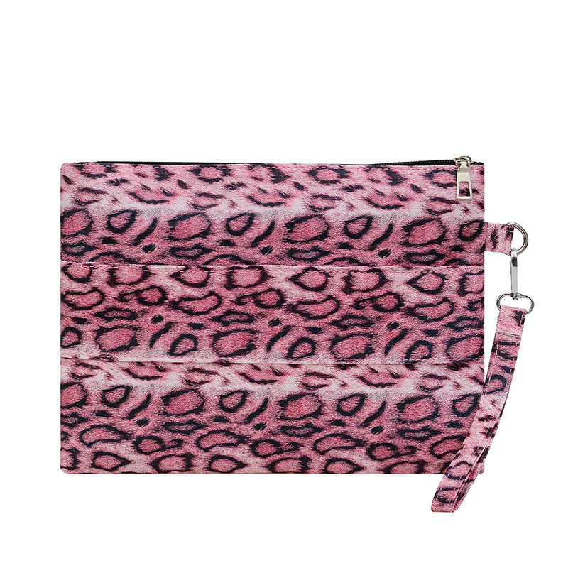 Damen Clutch mit tierischem Leoprint Nord Taschen