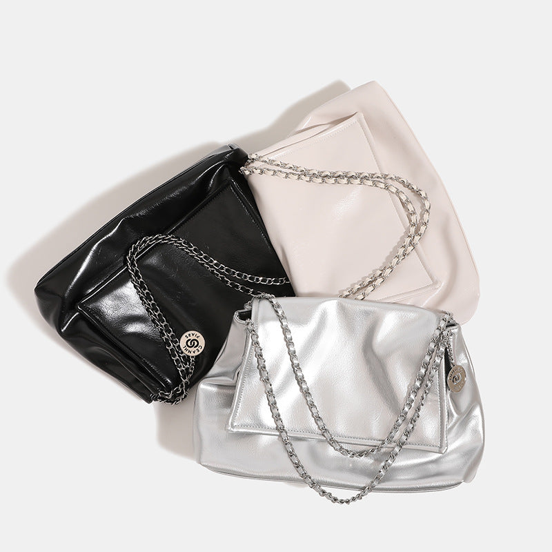 Damen Tasche mit luxuriösem Metallic-Finish und dekorativem Kettenriemen Nord Taschen