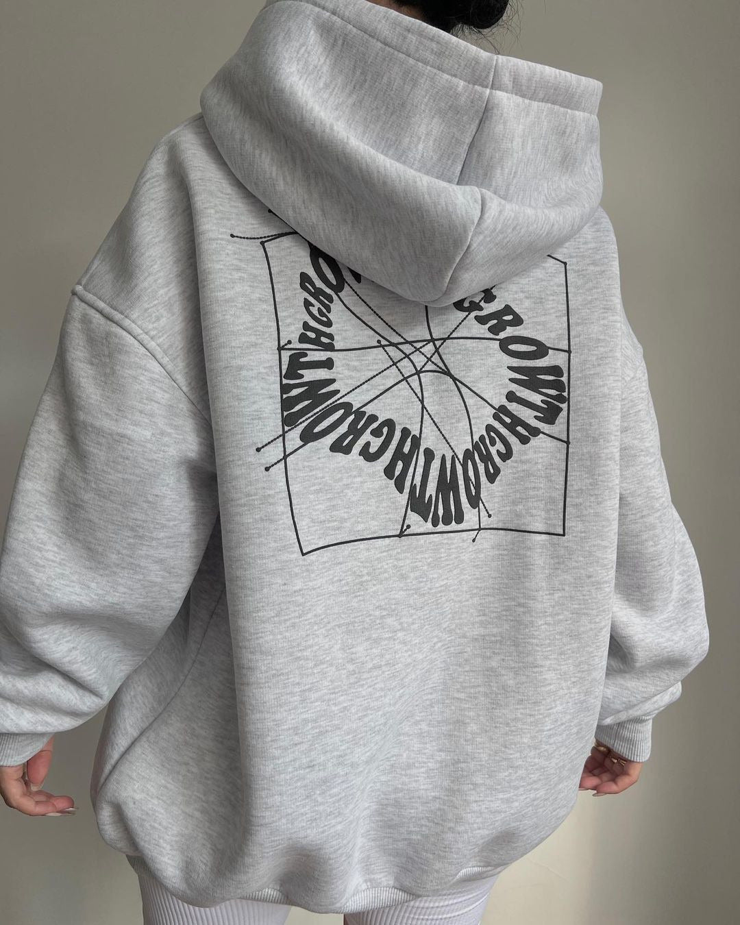 Damen Oversized Kapuzenpullover mit abstraktem Rückenprint und gerippten Bündchen Nord Taschen