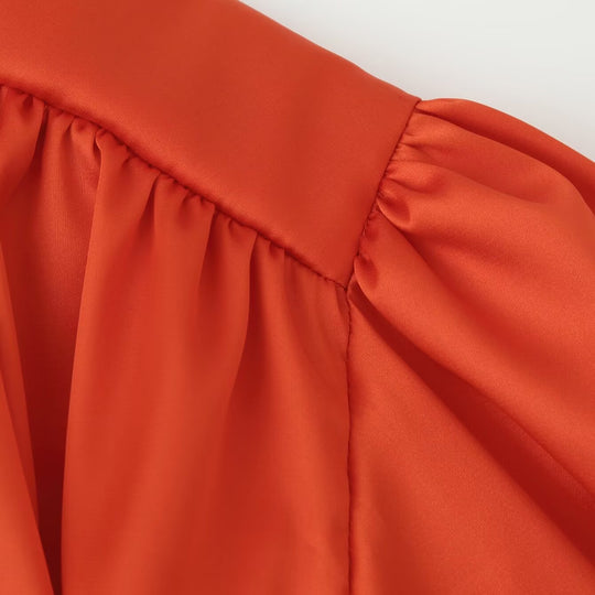 Damen Fließende Satin-Bluse mit geraffter Rückenpartie und Ballonärmeln Nord Taschen