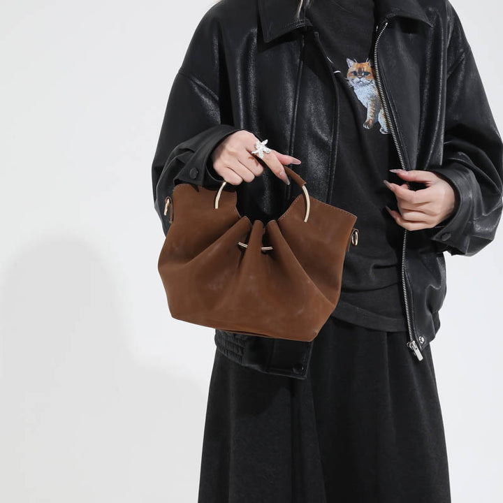 Damen Hobo-Tasche mit elegantem Raffung und stilvollem Metallhenkel Nord Taschen