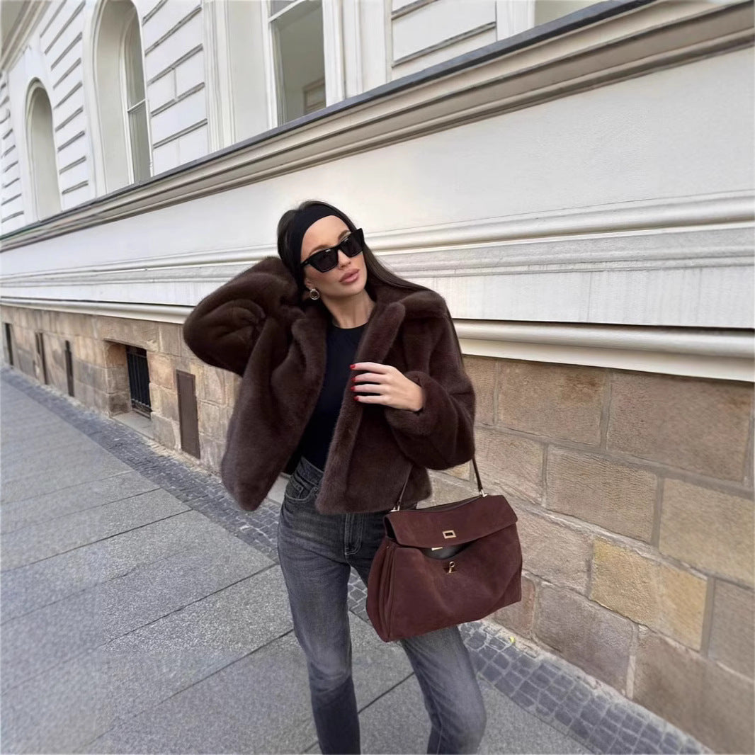 Damen Kurzer boxy Kunstfell‑Blouson mit klassischem Reverskragen und seidiger Fütterung Nord Taschen