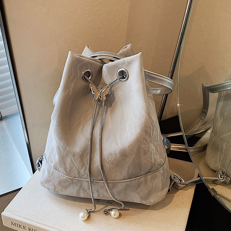 Damen Beuteltasche mit dekorativem Schmetterlingsverschluss Nord Taschen