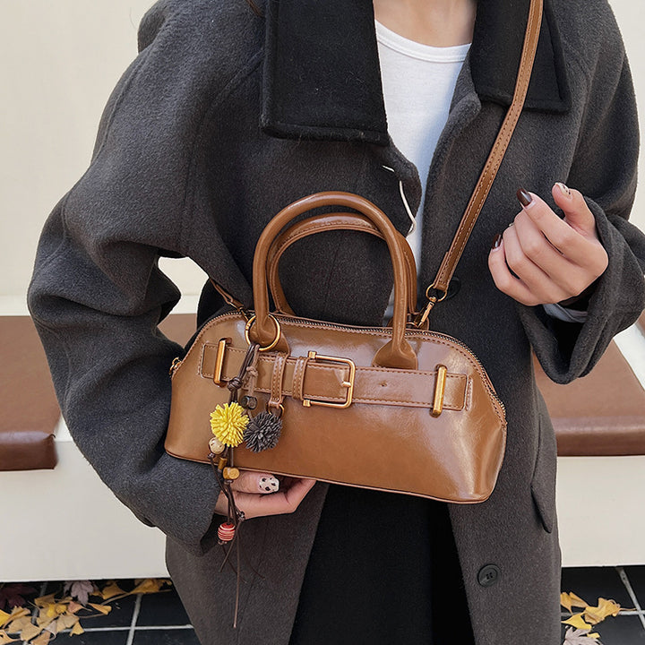 Damen hochwertige Handtasche mit verspieltem Anhänger Nord Taschen