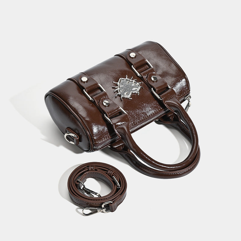 Damen Kunstleder Handtasche mit edler Herzapplikation Nord Taschen