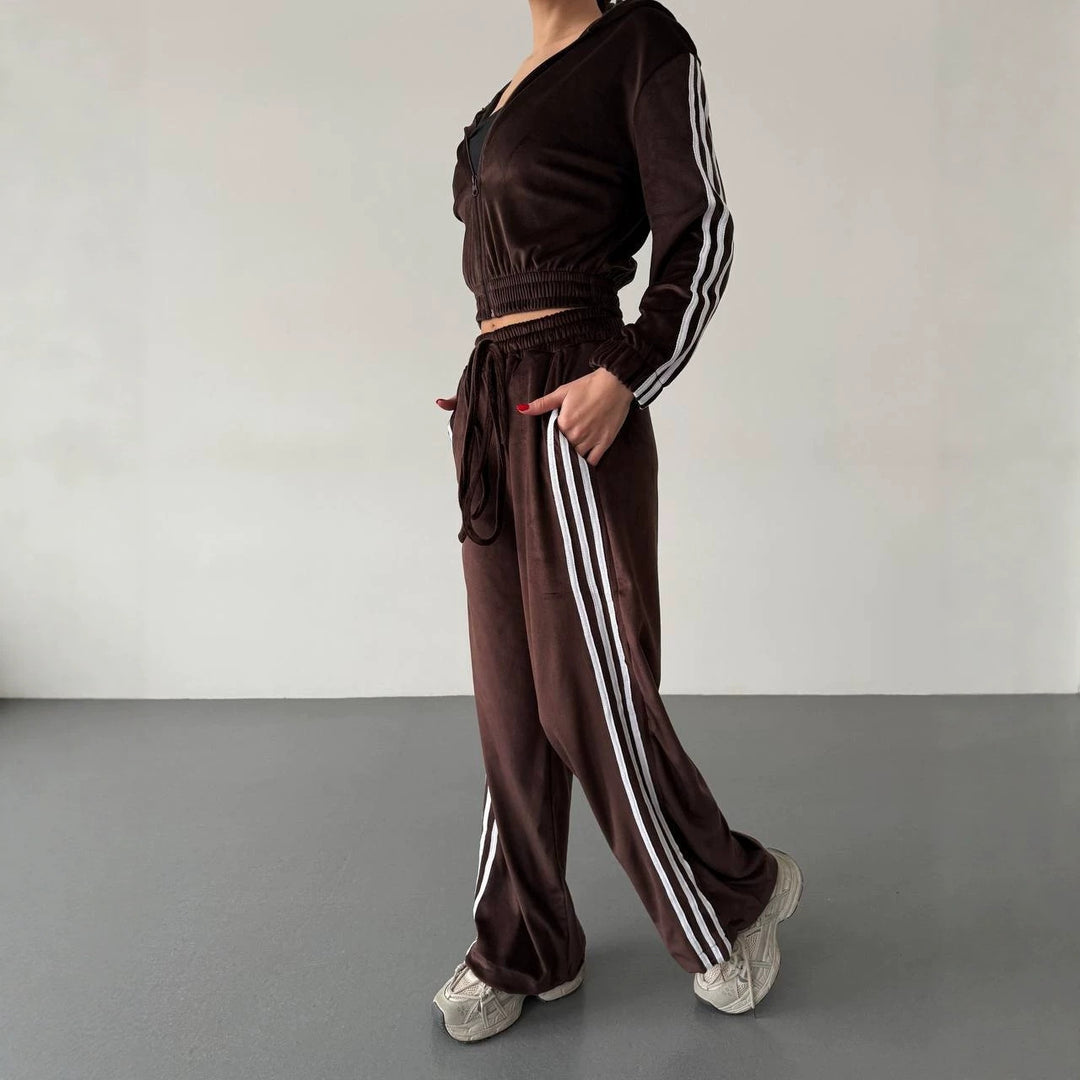 Damen Retro-Samt Trainingsanzug mit seitlichen Streifen, hochgeschnittener Bund und Reißverschluss Nord Taschen