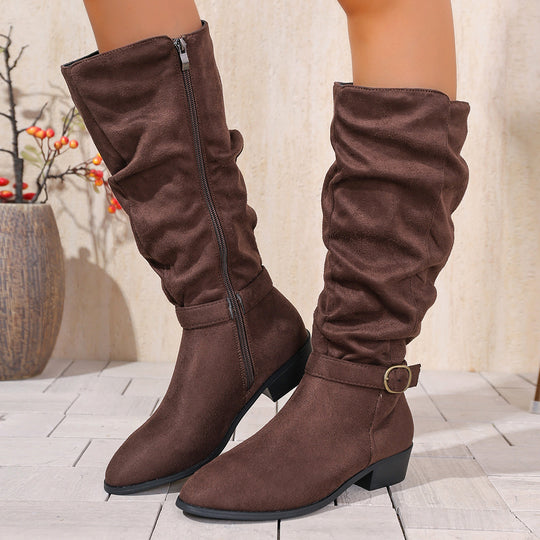 Damen nan kniehoher Slouch-Stiefel aus weichem Microvelours mit Ziergurt und niedrigem Blockabsatz Nord Taschen