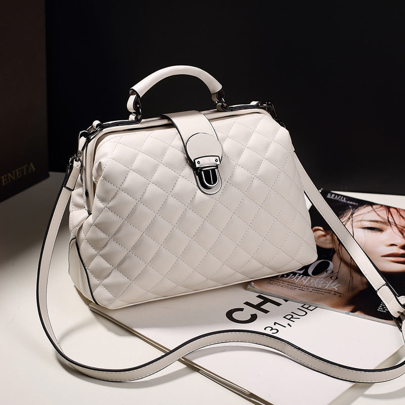 Damen Handtasche aus hochwertigem, gestepptem Kunstleder mit eleganter Schnalle Nord Taschen
