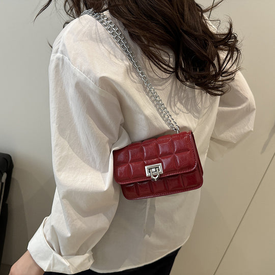 Damen elegante Umhängetasche mit glänzender Kettenverzierung Nord Taschen