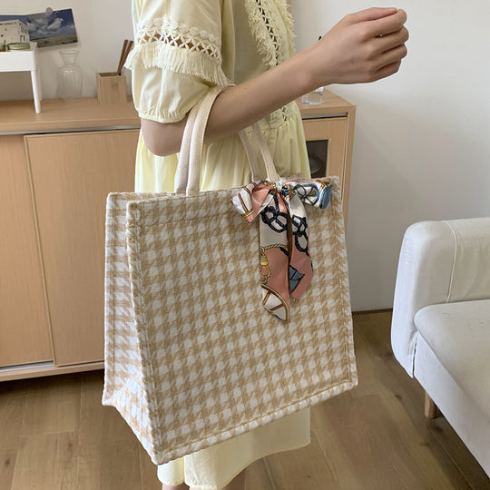 Damen Jute-Tragetasche mit elegantem Karomuster und dekorativen Schleifenakzenten Nord Taschen