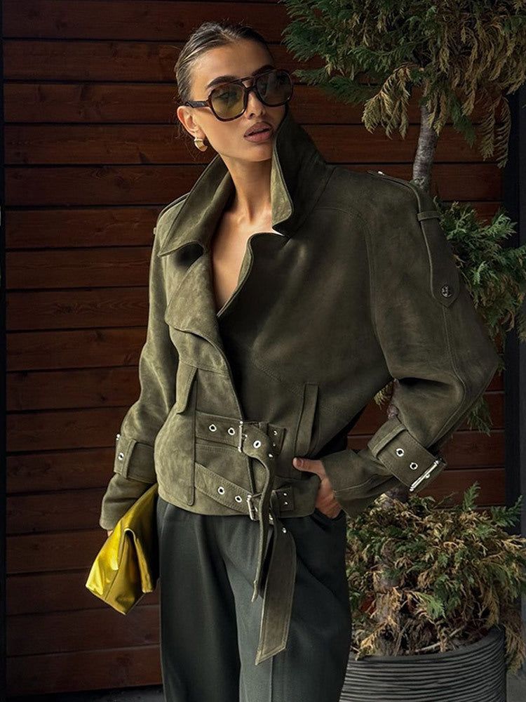 Damen Kurzjacke aus Veloursleder-Optik mit Taillengürtel, Schnallen & Oversize-Kragen Nord Taschen