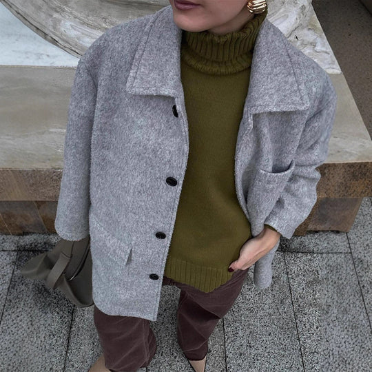Damen Wollmix-Mantel im Boxy-Style mit Hemdkragen, aufgesetzten Pattentaschen und Knopfverschluss Nord Taschen