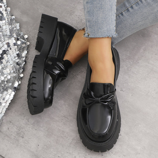 Damen  glänzende Plateau-Loafer mit übergroßer Schleifenapplikation und profilierter Gummisohle Nord Taschen