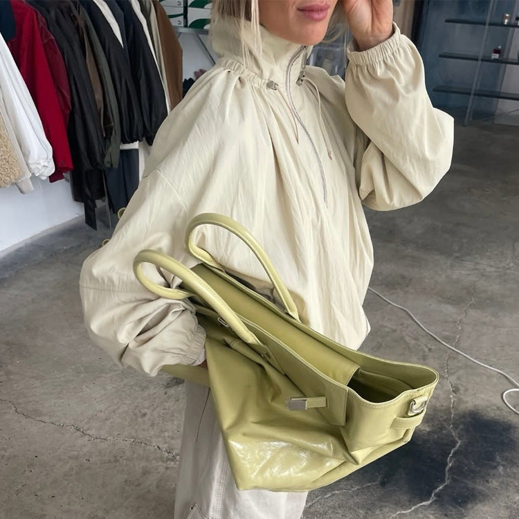Damen Oversize Windjacke mit hohem Stehkragen, Tunnelzug-Schulterpasse und Ballonärmeln Nord Taschen