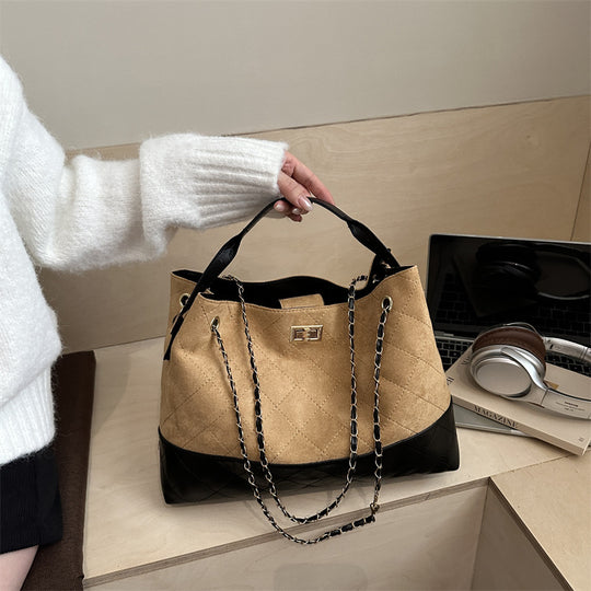 Damen elegante gesteppte Handtasche mit stylischem Kettenhenkel Nord Taschen