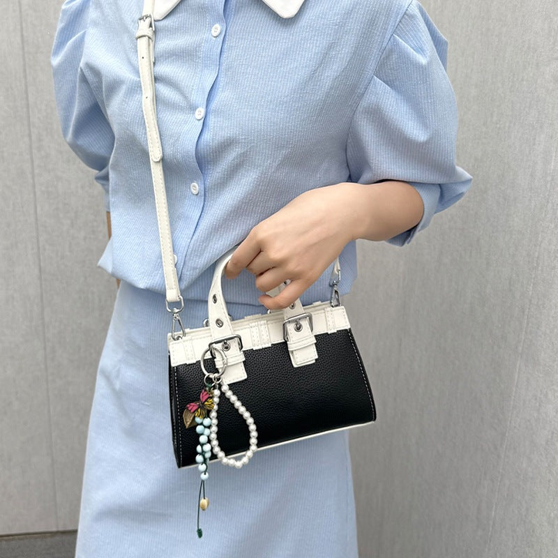 Damen Mini-Handtasche mit verspieltem Anhänger und elegantem Design Nord Taschen
