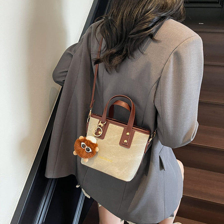 Damenhandtasche im modernen Stil mit abnehmbarem Accessoire Nord Taschen
