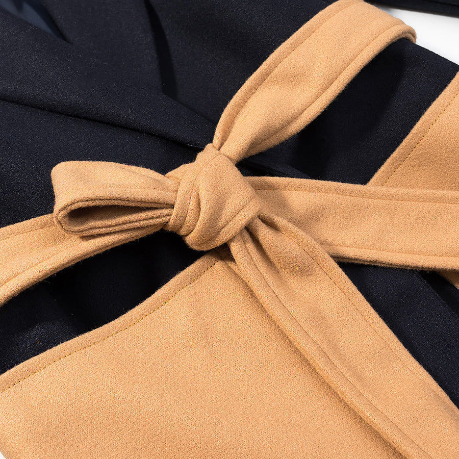 Damen Kurzmantel mit Bindegürtel, Kontrasttaschen und Kunstfellmanschetten Nord Taschen