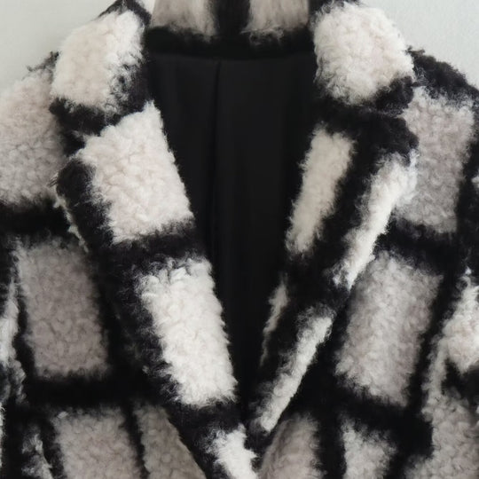 Damen Taillierter Teddy-Mantel mit Karomuster und Reverskragen Nord Taschen