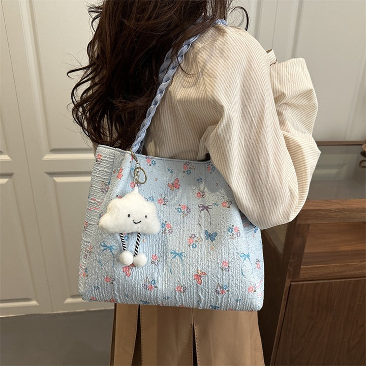 Damen modische Handtasche mit blumigem Design und verspieltem Anhänger Nord Taschen