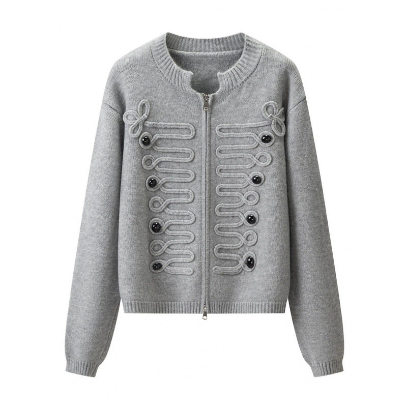 Damen Kurz geschnittene Strickjacke mit dekorativen Kordelapplikationen und Zwei-Wege‑Reißverschluss Nord Taschen
