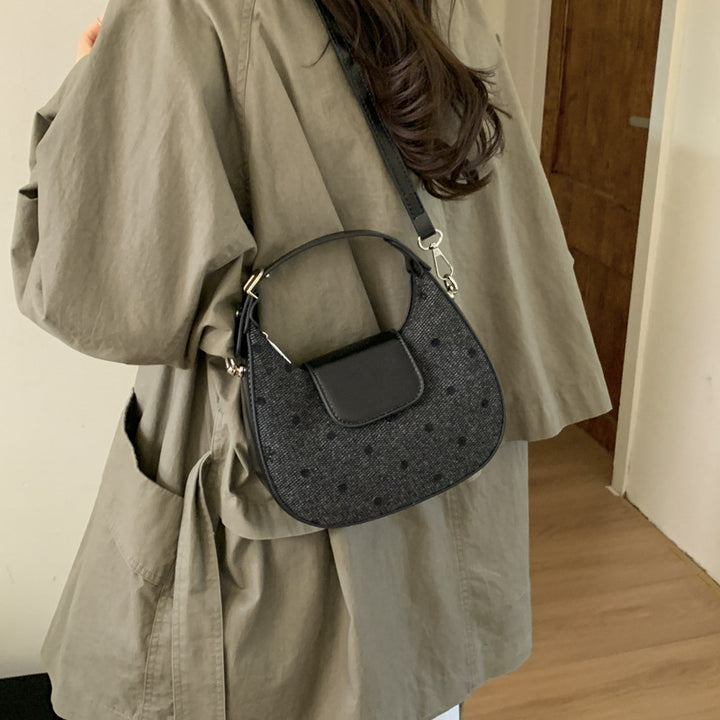 Damen Hobo-Tasche aus strukturiertem Material mit eleganten Details Nord Taschen