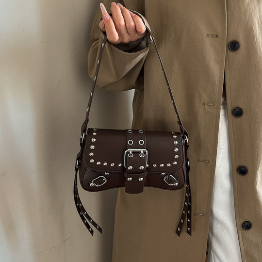 Damen Umhängetasche mit eleganten Nieten und verstellbarem Schulterriemen Nord Taschen