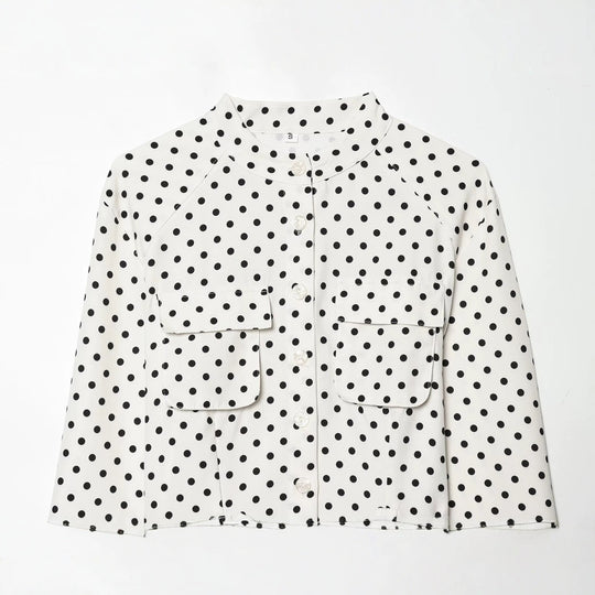 Damen Geknöpfte Hemdjacke mit Stehkragen, aufgesetzten Klappentaschen und Taillengürtel Nord Taschen