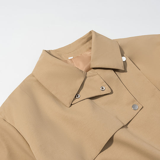 Damen Taillierter Kurzparka mit asymmetrischer Überschlagblende und Utility-Pattentaschen Nord Taschen