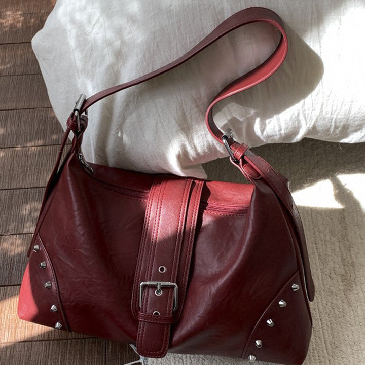 Damen Hobo-Tasche mit dekorativen Nieten und elegantem Klappenverschluss Nord Taschen