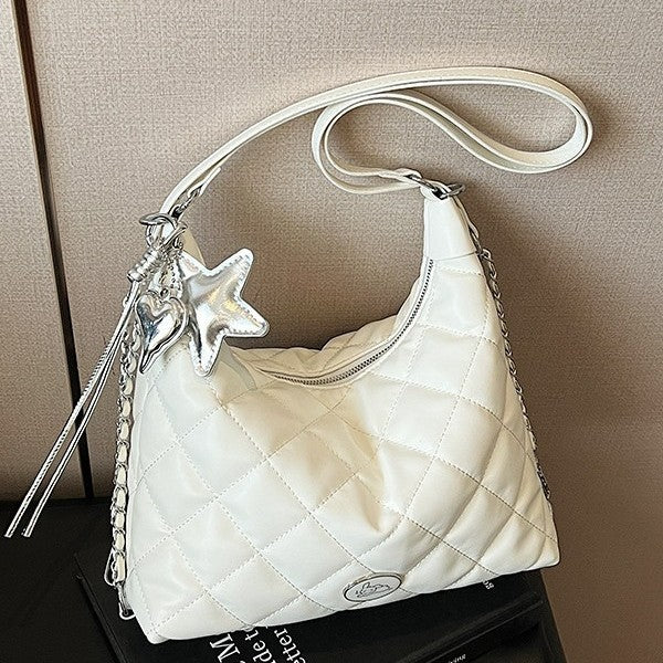 Damen Schultertasche im modernen Steppdesign mit dekorativem Anhänger Nord Taschen