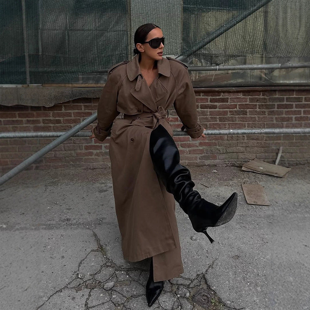 Damen Maxilanger Trenchcoat mit betonter Schulterpartie, doppelter Knopfleiste und Bindegürtel Nord Taschen