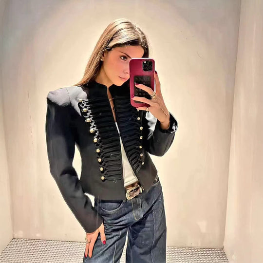 Damen Cropped Blazer im Husarenstil mit Stehkragen, Zierkordeln und Messingknöpfen Nord Taschen