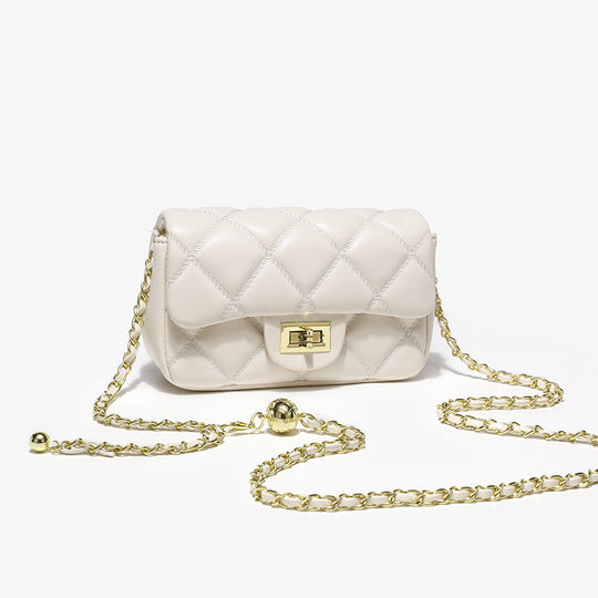Damen elegante Schultertasche mit stilvoller Steppung und markanten Metallakzenten Nord Taschen